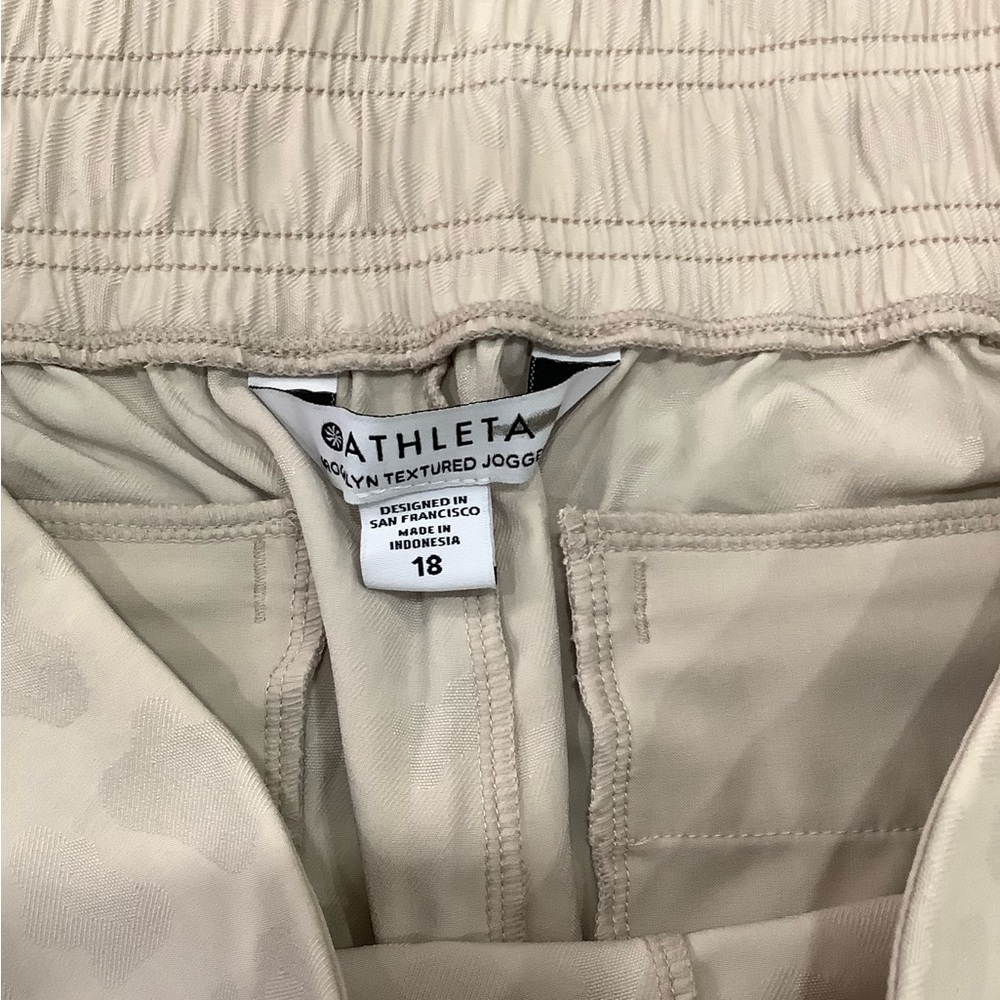 Women’s Athleta 18 Brooklyn Comfortable Joggers Pants Camo Beige Ankle Stretch - Picture 14 of 16
